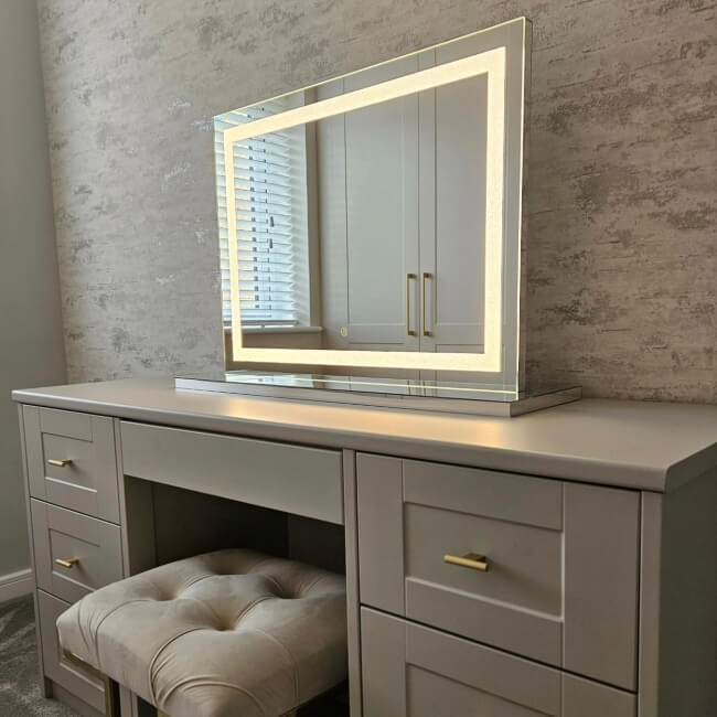 Wall-Mounted LED Vanity Mirror 80x60cm with Adjustable Lighting
