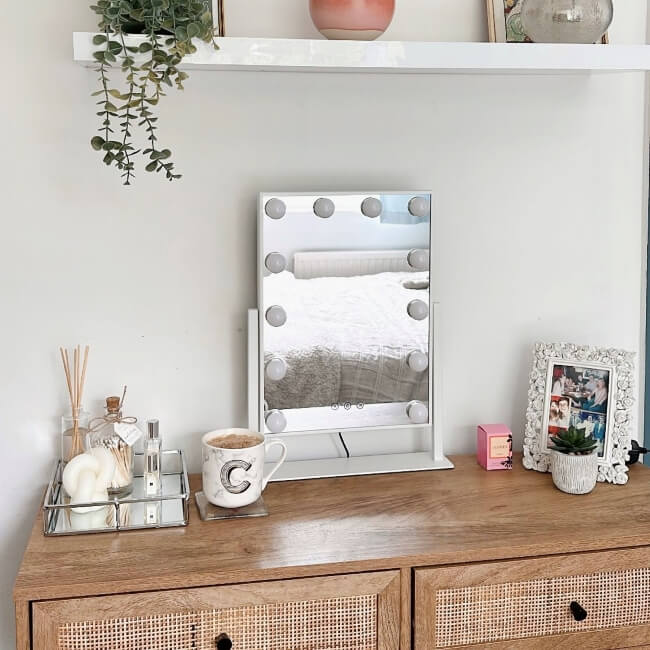 LED Vanity Mirror with Customizable Lighting - 30x40cm